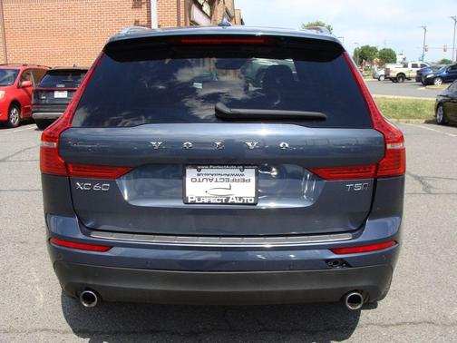 Denim Blue Metallic 2021 Volvo XC60 T5 Momentum