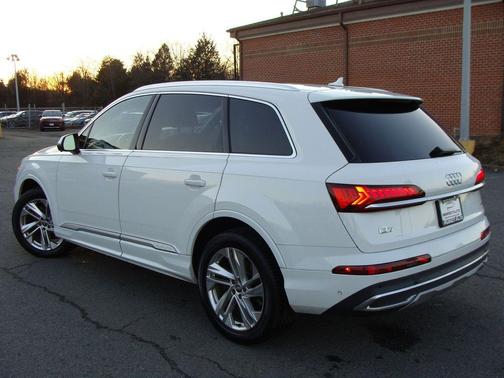 2021 Audi Q7 45 Premium Plus