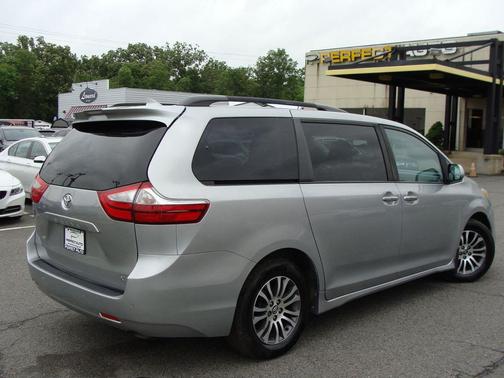 Celestial Silver Metallic 2019 Toyota Sienna XLE