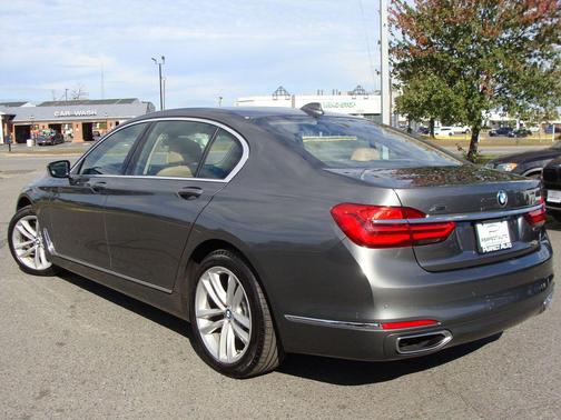 2017 BMW 750 i xDrive