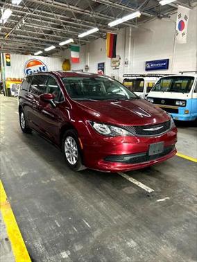 2022 Chrysler Voyager LX