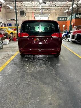 2022 Chrysler Voyager LX
