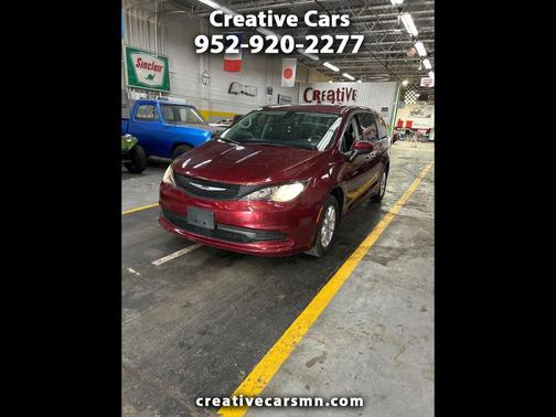 2022 Chrysler Voyager LX