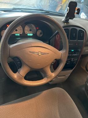 2005 Chrysler Town & Country Base
