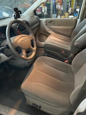 2005 Chrysler Town & Country Base