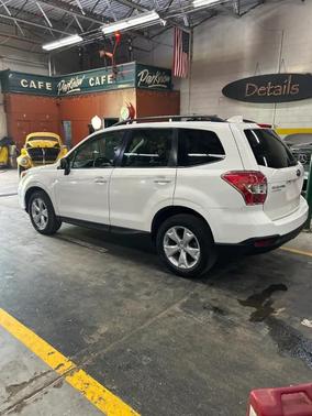 Crystal White Pearl 2016 Subaru Forester 2.5i Premium