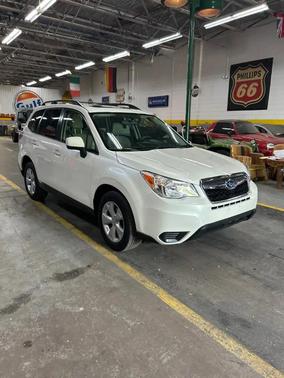Crystal White Pearl 2016 Subaru Forester 2.5i Premium