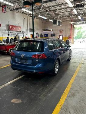 2016 Volkswagen Golf SportWagen TSI SE 4-Door