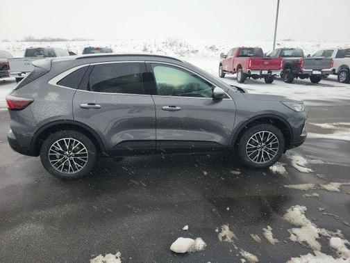 2026 Ford Escape PHEV SE