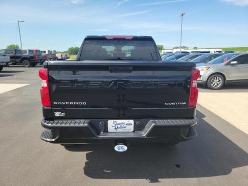 2022 Chevrolet Silverado 1500 Custom Trail Boss