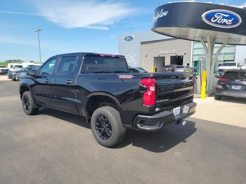 2022 Chevrolet Silverado 1500 Custom Trail Boss