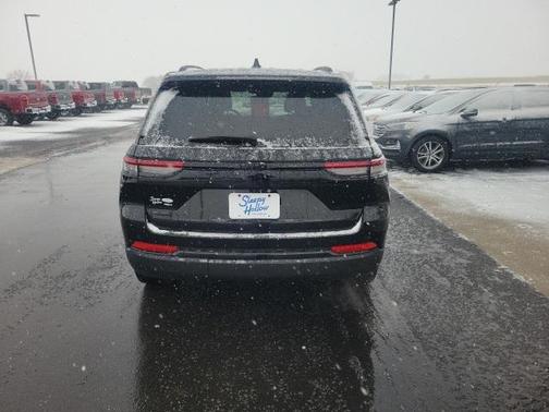 2022 Jeep Grand Cherokee Altitude