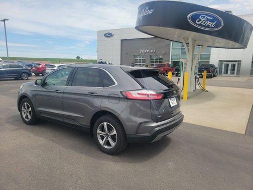 Carbonized Gray Metallic 2024 Ford Edge SEL