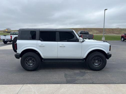 Oxford White 2025 Ford Bronco Outer Banks