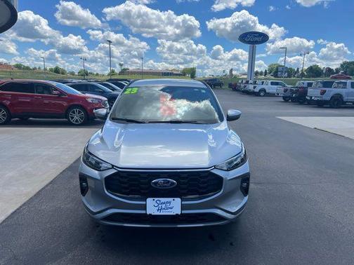 Iconic Silver Metallic 2023 Ford Escape ST-Line Select
