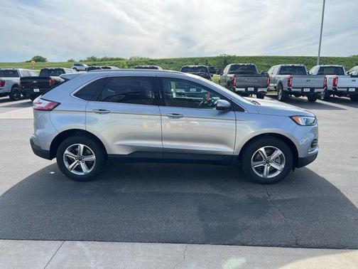 Iconic Silver Metallic 2023 Ford Edge SEL