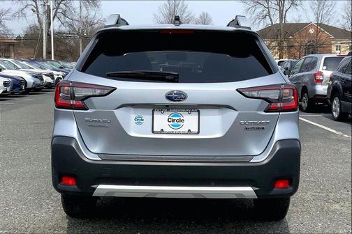 Ice Silver Metallic 2025 Subaru Outback Touring