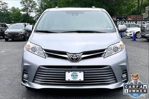 Silver Sky Metallic 2018 Toyota Sienna XLE