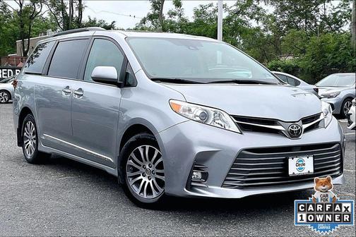 Silver Sky Metallic 2018 Toyota Sienna XLE