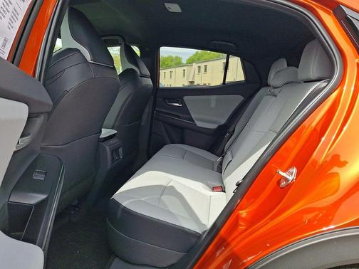 Habanero Orange Metallic 2026 Subaru Uncharted Sport