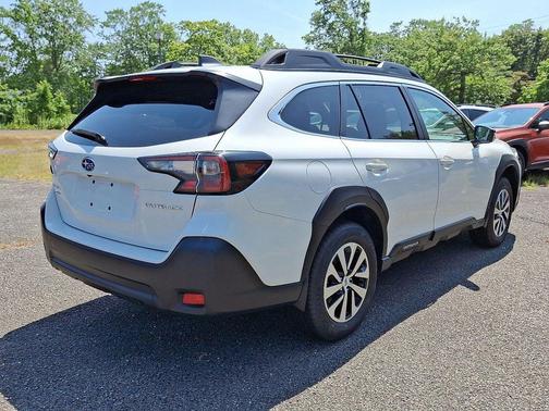 Crystal White Pearl 2025 Subaru Outback Premium