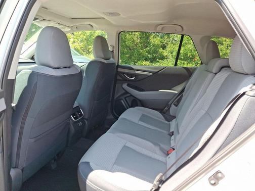 Crystal White Pearl 2025 Subaru Outback Premium