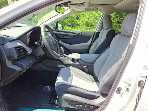 Crystal White Pearl 2025 Subaru Outback Premium