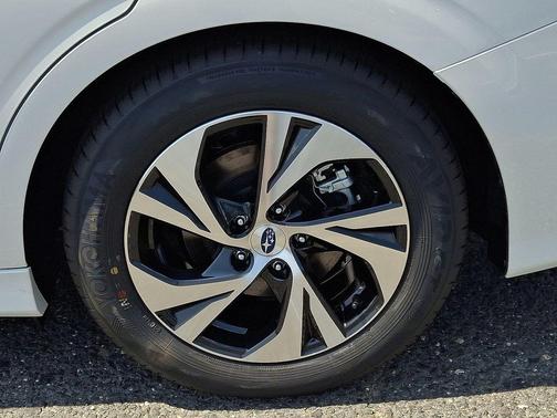 Crystal White Pearl 2025 Subaru Legacy Premium