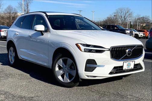 2022 Volvo XC60 B5 Momentum