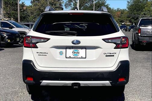 Crystal White Pearl 2025 Subaru Outback Touring