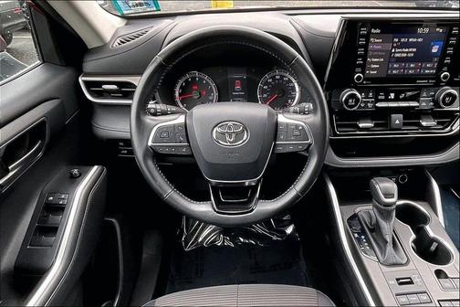 2020 Toyota Highlander LE