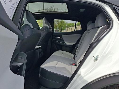 Cosmic White Pearl 2-Tone 2026 Subaru Uncharted GT