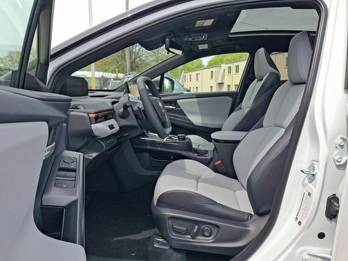 Cosmic White Pearl 2-Tone 2026 Subaru Uncharted GT