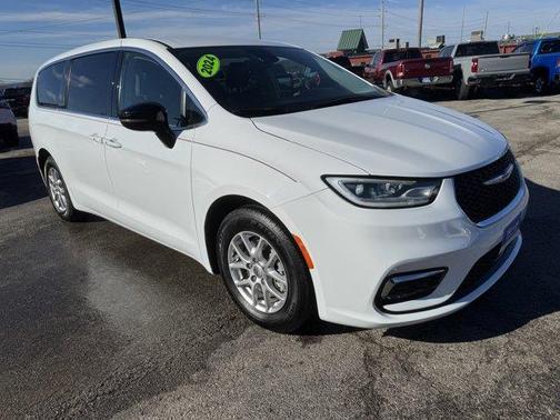 2024 Chrysler Pacifica Touring-L