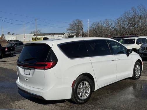 2024 Chrysler Pacifica Touring-L