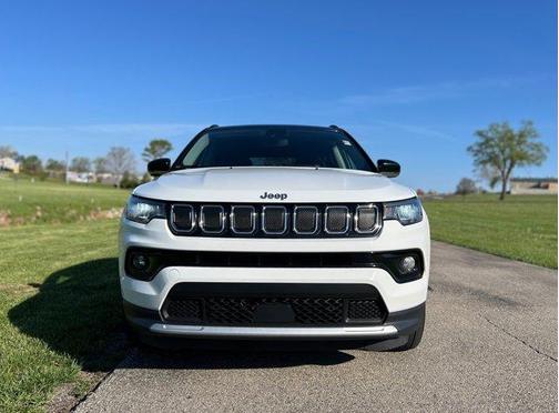 Bright White Clearcoat 2022 Jeep Compass Limited
