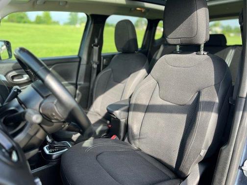 Slate Blue Pearlcoat 2023 Jeep Renegade Altitude
