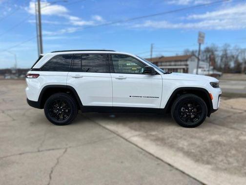 2026 Jeep Grand Cherokee Laredo