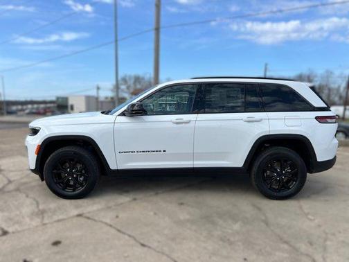 2026 Jeep Grand Cherokee Laredo