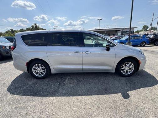 2024 Chrysler Pacifica Touring-L