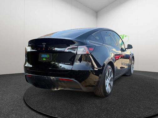 2023 Tesla Model Y Long Range Sport Utility 4D