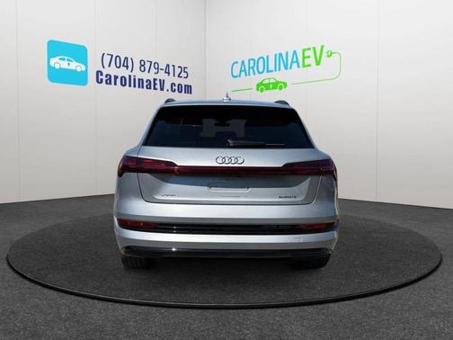 2022 Audi e-tron Premium Plus
