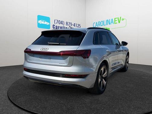 2022 Audi e-tron Premium Plus
