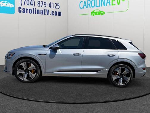 2022 Audi e-tron Premium Plus