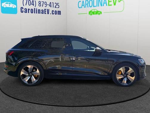 2022 Audi e-tron Premium Plus