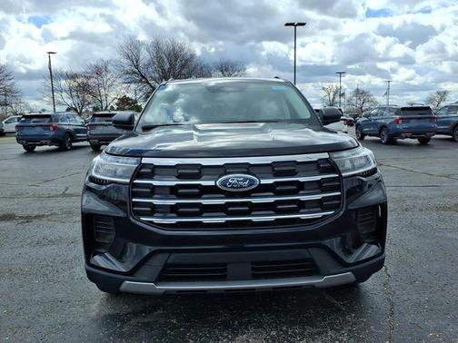 Agate Black Metallic 2026 Ford Explorer Active