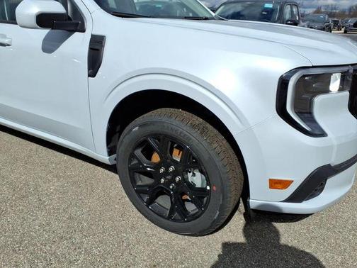 Space White Metallic 2026 Ford Maverick Lobo Standard