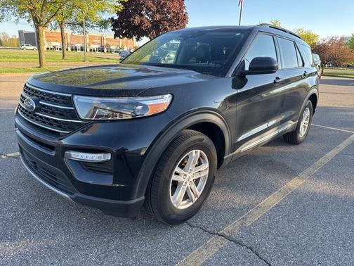AGATE BLACK METALLIC 2023 Ford Explorer XLT