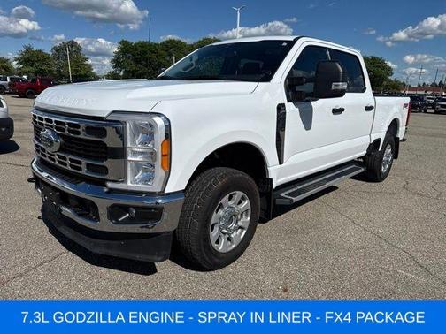 Oxford White 2023 Ford F-250 XLT