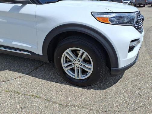 Oxford White 2021 Ford Explorer XLT